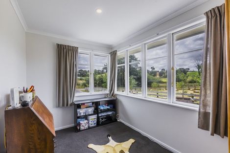 Photo of property in 18 Tiffen Lane, Waipawa, 4210