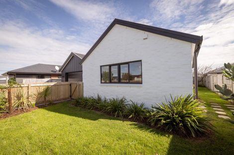 Photo of property in 5 Kahotea Place, Papamoa Beach, Papamoa, 3118