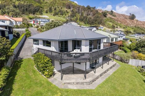 Photo of property in 54 Kakariki Grove, Waikanae, 5036