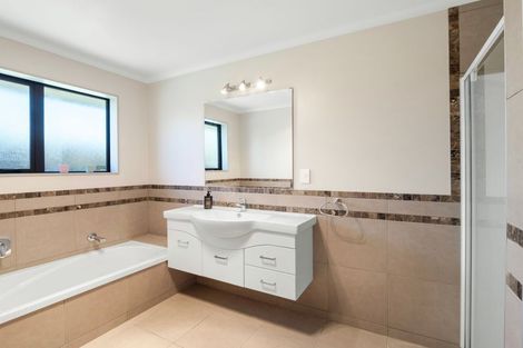Photo of property in 47 Geneva Terrace, Kelvin Grove, Palmerston North, 4414