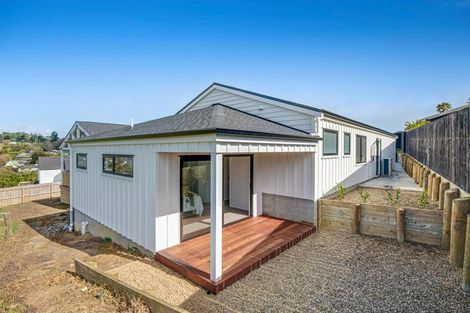 Photo of property in 4d Forlong Rise, Helensville, 0800