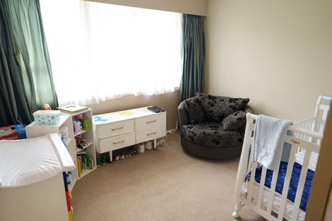 Photo of property in 4 D'urville Place, Kelvin Grove, Palmerston North, 4414