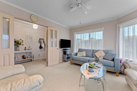 Photo of property in 2 Piriti Drive, Te Atatu Peninsula, Auckland, 0610