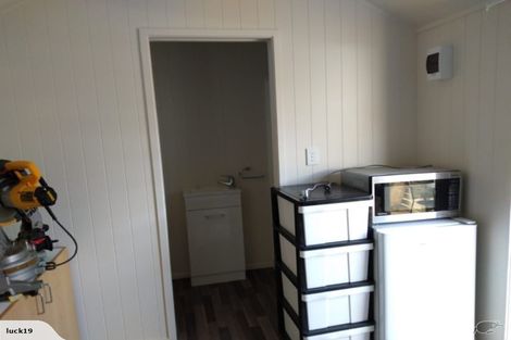 Photo of property in 28 Golf Road, New Lynn, Auckland, 0600