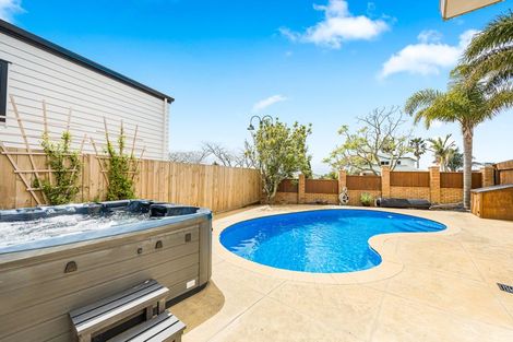 Photo of property in 30 Vermeer Place, West Harbour, Auckland, 0618