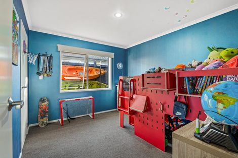Photo of property in 16 Aporo Drive, Kumeu, 0810
