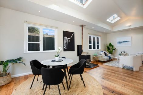 Photo of property in 27 Hinau Street, Eastbourne, Lower Hutt, 5013