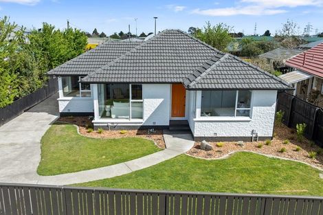 Photo of property in 17 Roberts Road, Hei Hei, Christchurch, 8042