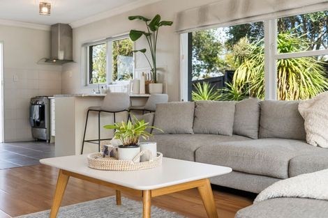 Photo of property in 1/1 Broadview Place, Howick, Auckland, 2014