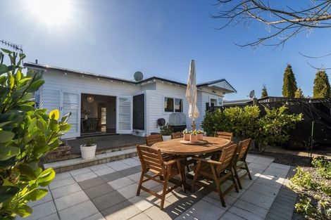 Photo of property in 15 Taradale Road, Marewa, Napier, 4110