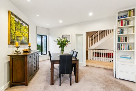 Photo of property in 2/67 Bolton Street, Kelburn, Wellington, 6012