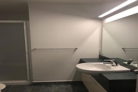 Photo of property in 2/318 Sunset Road, Unsworth Heights, Auckland, 0632