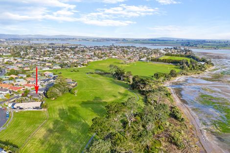Photo of property in 3 Ebanjane Way, Clendon Park, Auckland, 2103