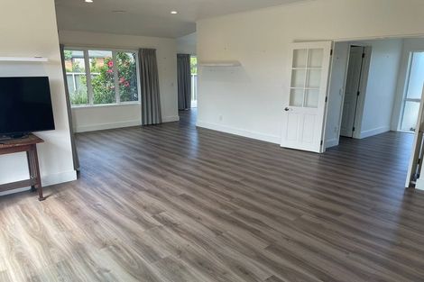 Photo of property in 2 Taranui Way, Paraparaumu Beach, Paraparaumu, 5032