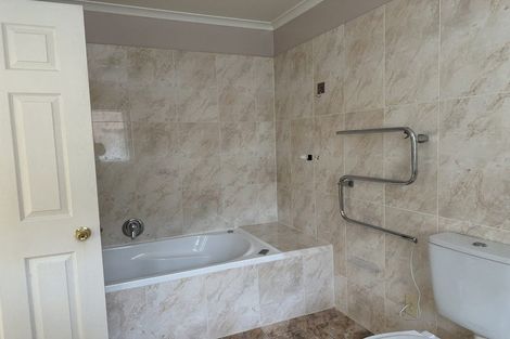 Photo of property in 12 Malin Place, Pinehill, Auckland, 0632
