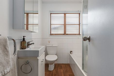 Photo of property in 3/9 Fuchsia Place, Birkdale, Auckland, 0626