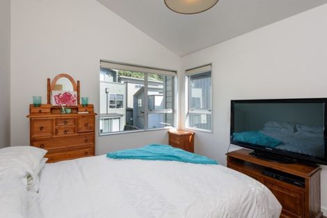 Photo of property in 10/3 Severn Street, Island Bay, Wellington, 6023