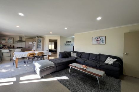 Photo of property in 129 Saint James Drive, Huntington, Hamilton, 3210