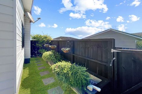 Photo of property in 19a Akoranga Drive, Northcote, Auckland, 0627