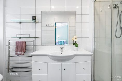 Photo of property in 10 Cottle Park Drive, Normandale, Lower Hutt, 5010