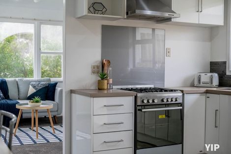 Photo of property in 1b Link Road, Newlands, Wellington, 6037