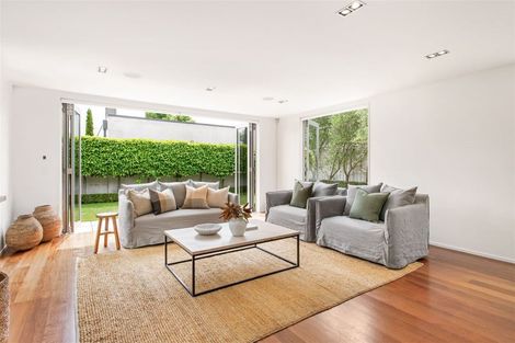 Photo of property in 43 Hawkesbury Avenue, St Albans, Christchurch, 8014