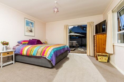 Photo of property in 8 Highwood Grove, Torbay, Auckland, 0630