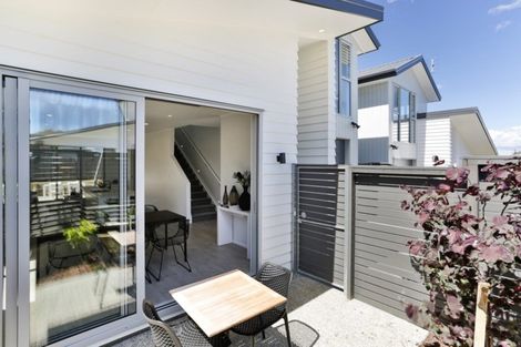 Photo of property in 10a Lyndhurst Road, Tawa, Wellington, 5028