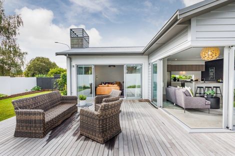 Photo of property in 1 Montgomery Terrace, Hokowhitu, Palmerston North, 4410