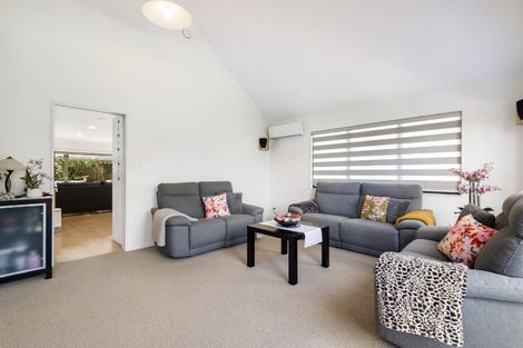 Photo of property in 7 Emerald Way, Rosedale, Auckland, 0632