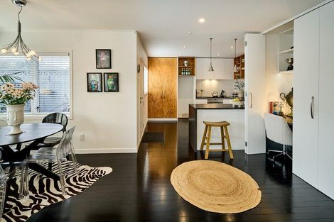 Photo of property in 3 Surrey Street, Tawa, Wellington, 5028