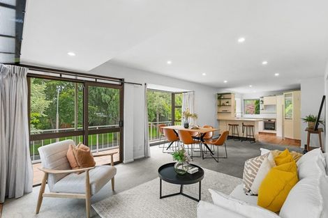 Photo of property in 17 Highland Place, Avonhead, Christchurch, 8042