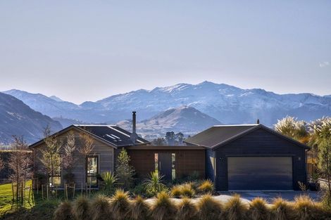 Photo of property in 7 Rabbiters Crescent, Jacks Point, Queenstown, 9371