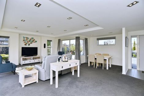 Photo of property in 18 Oratia Grove, Northwood, Christchurch, 8051