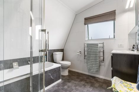 Photo of property in 2/9 Barcroft Place, Clendon Park, Auckland, 2103