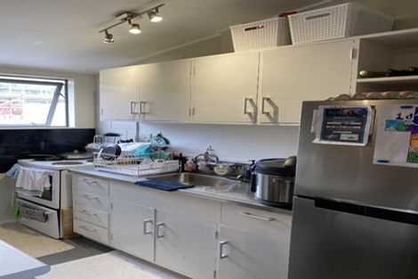 Photo of property in 21f8 Collins Avenue, Tawa, Wellington, 5028