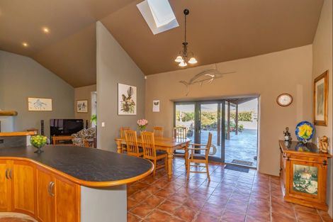 Photo of property in 100 Waihou Road, Levin, 5571