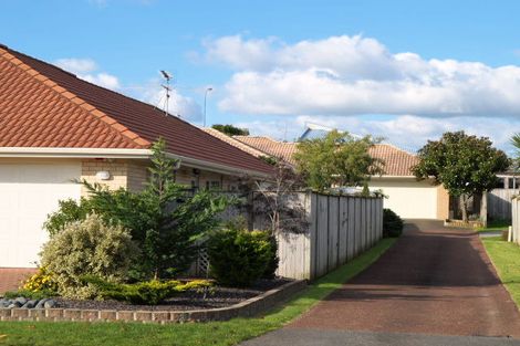 Photo of property in 100 Bob Charles Drive, Golflands, Auckland, 2013