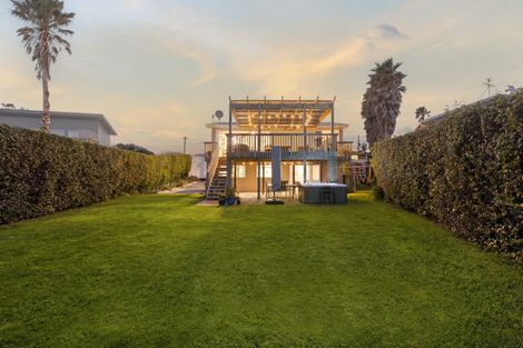 Photo of property in 1410 Whangaparaoa Road, Army Bay, Whangaparaoa, 0930