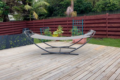 Photo of property in 13 Easter Parade, Glen Eden, Auckland, 0602