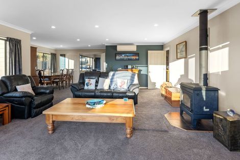 Photo of property in 14 Nugget Grove, Raumati Beach, Paraparaumu, 5032