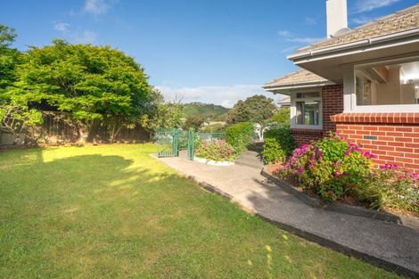 Photo of property in 72 Severn Street, Island Bay, Wellington, 6023