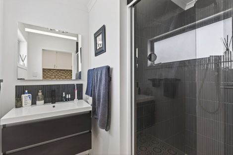 Photo of property in 18 Cowling Road, Hurdon, New Plymouth, 4310