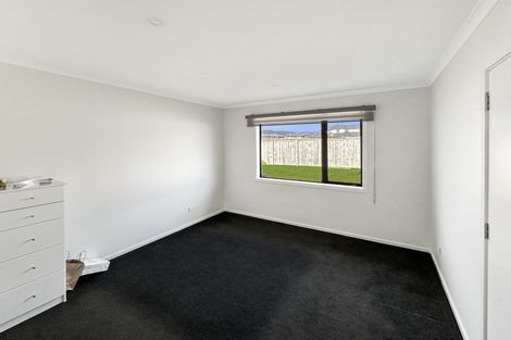 Photo of property in 26 Sardinia Grove, Fitzherbert, Palmerston North, 4410