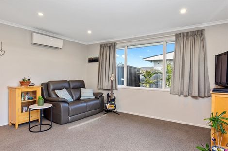 Photo of property in 28 Oakwood Way, Papamoa Beach, Papamoa, 3118