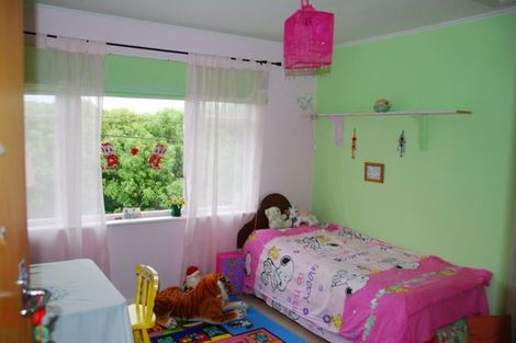 Photo of property in 127 Broderick Road, Johnsonville, Wellington, 6037