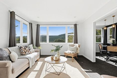 Photo of property in 16 Manor Drive, Stokes Valley, Lower Hutt, 5019