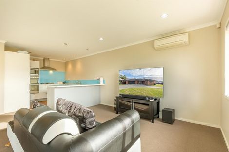 Photo of property in 16 Mcwhirters Farm Lane, Massey, Auckland, 0614