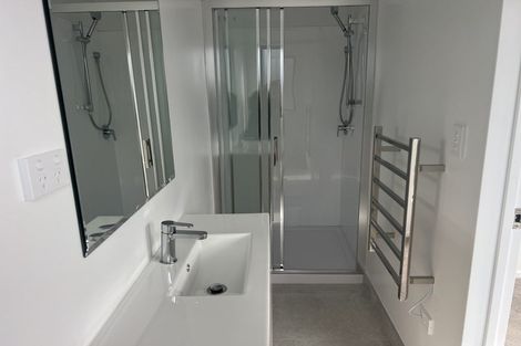 Photo of property in 7/233 Great North Road, Henderson, Auckland, 0612