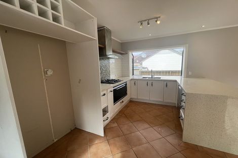 Photo of property in 42 Merriefield Avenue, Forrest Hill, Auckland, 0620